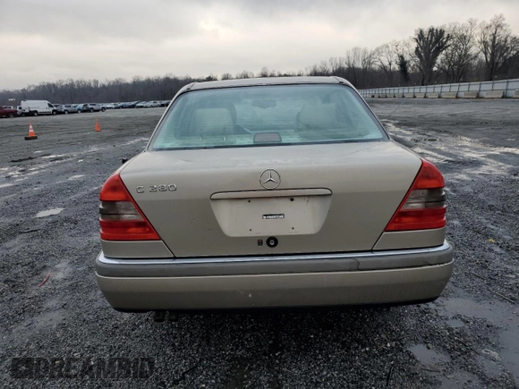 1997 Mercedes-Benz C 230/260/280/320 z VIN WDBHA28E3VF565566, wystawiony jako Copart lot #42641935 z przebiegiem 163 628 mil mil oraz Szkoda całkowita • Salvage title. Historia ofert i sprzedaży dostępna na DreamBid. Obrazek 6.