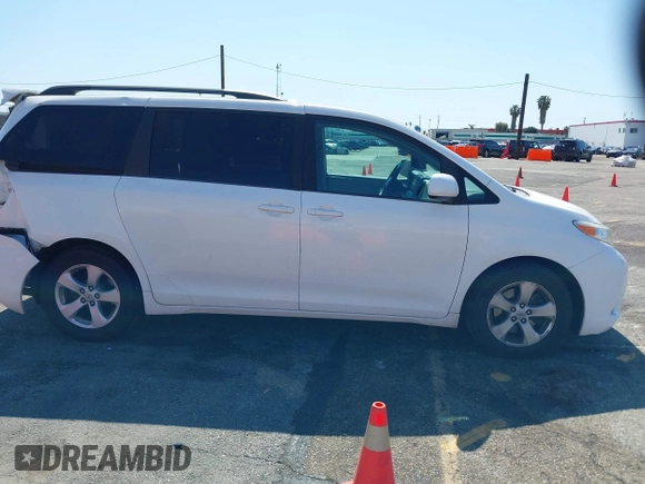 2016 Toyota Sienna LE AAS with VIN 5TDKK3DC6GS732942, listed as a IAAI auction lot 41841706 with 37,114 mi miles. Bid and sale history available at carsss.com. Image 13.