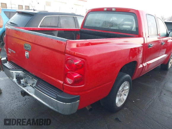 2005 Dodge Dakota SLT z VIN 1D7HE48K85S297456, wystawiony jako IAAI lot #41538482 z przebiegiem 192 229 mil mil oraz . Historia ofert i sprzedaży dostępna na DreamBid. Obrazek 4.