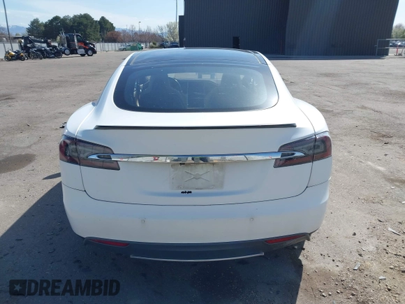 2014 Tesla Model S P85D with VIN 5YJSA1H20EFP63761, listed as a IAAI auction lot 41980472 with 109,164 mi miles and . Bid and sale history available at DreamBid. Image 16.
