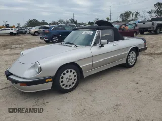 1990 Alfa Romeo Spider z VIN ZARBA12T0L6002373, wystawiony jako Copart lot #75362404 z przebiegiem 73 479 mil mil oraz Nie do naprawy • Non repairable. Historia ofert i sprzedaży dostępna na DreamBid. Obrazek 1.