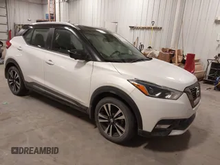 2019 Nissan Kicks SR with VIN 3N1CP5CU8KL550656, listed as a IAAI auction lot 41490725 with 33,281 mi miles. Bid and sale history available at carsss.com. Image 1.