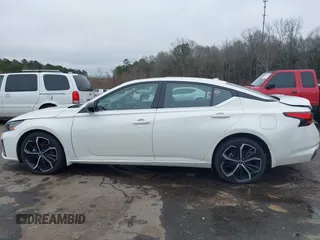 2023 Nissan Altima SR z VIN 1N4BL4CV2PN357441, wystawiony jako IAAI lot #41411612 z przebiegiem 47 507 mil mil oraz . Historia ofert i sprzedaży dostępna na DreamBid. Obrazek 14.