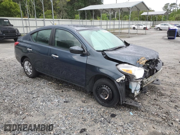 2015 Nissan Versa SV z VIN 3N1CN7AP8FL832042, wystawiony jako Copart lot #55859655 z przebiegiem 157 949 mil mil oraz Szkoda całkowita • Salvage title. Historia ofert i sprzedaży dostępna na DreamBid. Obrazek 4.
