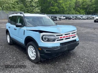2023 Ford Bronco Sport Heritage z VIN 3FMCR9G63PRE08516, wystawiony jako Copart lot #56176395 z przebiegiem 7 900 mil mil oraz Szkoda całkowita • Salvage title. Historia ofert i sprzedaży dostępna na DreamBid. Obrazek 1.