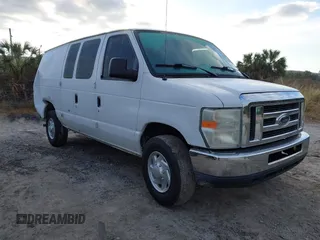 2013 Ford Econoline Cargo Commercial z VIN 1FTNE2EW5DDA45871, wystawiony jako IAAI lot #41422563 z przebiegiem 179 911 mil mil oraz . Historia ofert i sprzedaży dostępna na DreamBid. Obrazek 1.