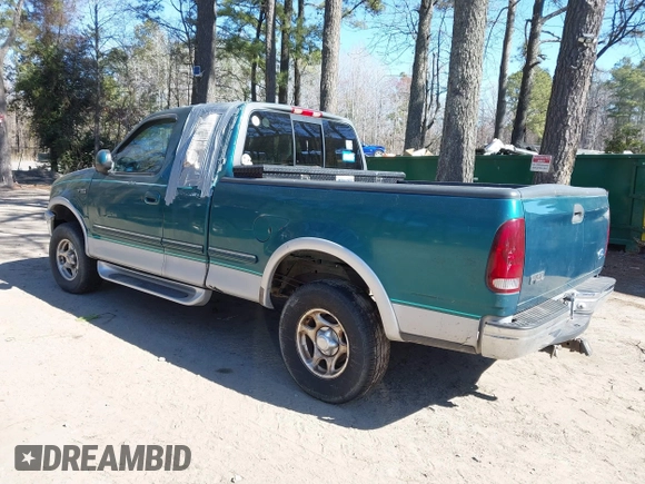 1997 Ford F-150 XL with VIN 1FTDX1860VNA37152, listed as a IAAI auction lot 41713372 with 200,777 mi miles. Bid and sale history available at carsss.com. Image 3.