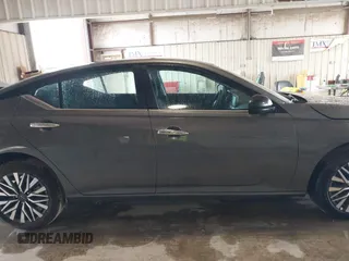 2025 Nissan Altima SV with VIN 1N4BL4DW2SN351266, listed as a IAAI auction lot 41869361 with 8,698 mi miles and . Bid and sale history available at DreamBid. Image 13.