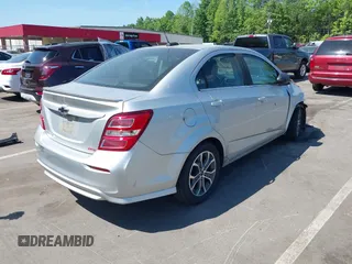 2019 Chevrolet Sonic LT z VIN 1G1JD5SB3K4112641, wystawiony jako IAAI lot #42183793 z przebiegiem 45 418 mil mil oraz . Historia ofert i sprzedaży dostępna na DreamBid. Obrazek 4.