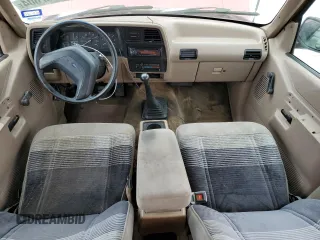 1992 Ford Explorer Eddie Bauer z VIN 1FMDU32X8NUB83368, wystawiony jako Copart lot #70852604 z przebiegiem 660 968 mil mil oraz Szkody całkowita. Historia ofert i sprzedaży dostępna na DreamBid. Obrazek 8.