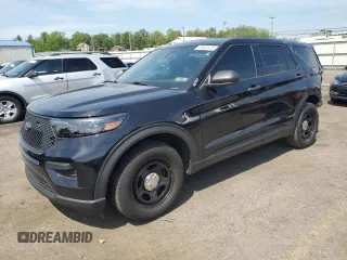 2022 Ford Police Interceptor Utility z VIN 1FM5K8AB1NGA40211, wystawiony jako Copart lot #56632435 z przebiegiem 57 175 mil mil oraz Szkody całkowita. Historia ofert i sprzedaży dostępna na DreamBid. Obrazek 1.