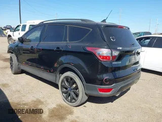 2018 Ford Escape SE z VIN 1FMCU9GD3JUC75754, wystawiony jako IAAI lot #41761965 z przebiegiem 101 771 mil mil oraz . Historia ofert i sprzedaży dostępna na DreamBid. Obrazek 3.