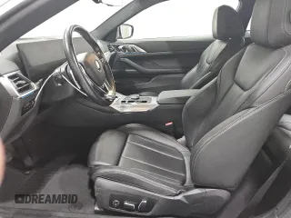 2024 BMW 4 Series 430i z VIN WBA53AP01RCR82185, wystawiony jako Copart lot #55703945 z przebiegiem 24 906 mil mil oraz Czysty tytuł • Clean title. Historia ofert i sprzedaży dostępna na DreamBid. Obrazek 7.