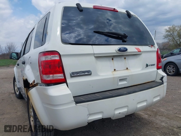 2008 Ford Escape Hybrid z VIN 1FMCU49H48KB66079, wystawiony jako IAAI lot #42113471 z przebiegiem 181 185 mil mil oraz . Historia ofert i sprzedaży dostępna na DreamBid. Obrazek 6.
