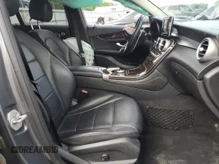2016 Mercedes-Benz GLC 300 z VIN WDC0G4KB5GF014429, wystawiony jako Copart lot #55253375 z przebiegiem 103 195 mil mil oraz Szkody całkowita. Historia ofert i sprzedaży dostępna na DreamBid. Obrazek 7.