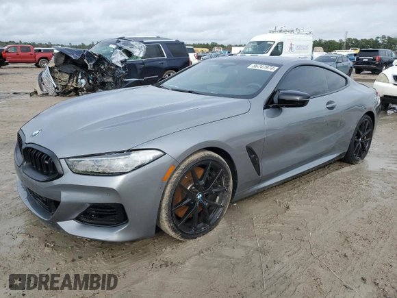 2024 BMW 8 Series M850i xDrive z VIN WBABC4C0XRCN56084, wystawiony jako Copart lot #86747974 z przebiegiem Nie podano mil oraz Szkody całkowita. Historia ofert i sprzedaży dostępna na DreamBid. Obrazek 1.