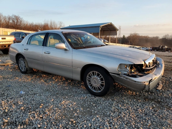 2008 Lincoln Town Car Limited with VIN 2LNHM82V88X636222, listed as a Copart auction lot 88795415 with 163,725 mi miles and Clean Title. Bid and sale history available at carsss.com. Image 4.