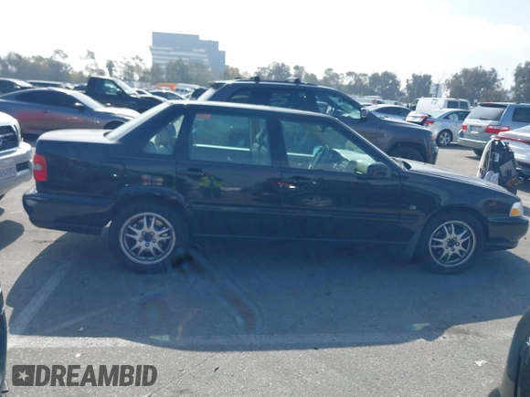 2000 Volvo S70 с VIN YV1LS56D1Y2662615, выставлен на аукционе IAAI как лот 41622599 с пробегом 269 328 миль миль и . История ставок и продаж доступна на DreamBid. Изображение 13.