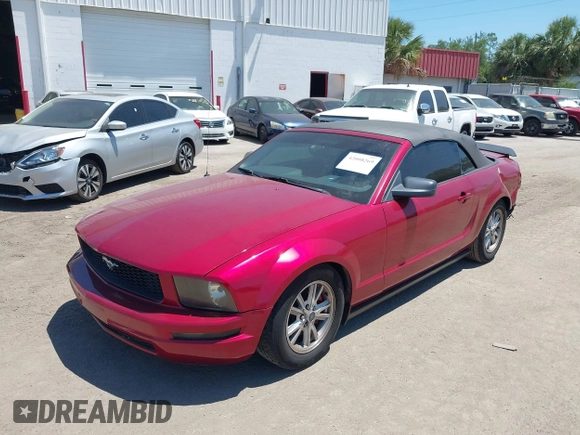 2007 Ford Mustang Deluxe with VIN 1ZVFT84N475249577, listed as a IAAI auction lot 42008269 with 136,134 mi miles and . Bid and sale history available at carsss.com. Image 2.