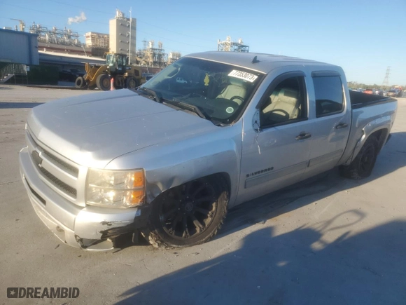2010 Chevrolet Silverado 1500 LT with VIN 3GCRKSE38AG273099, listed as a Copart auction lot 82939803 with 220,293 mi miles and Salvage Title. Bid and sale history available at carsss.com. Image 1.