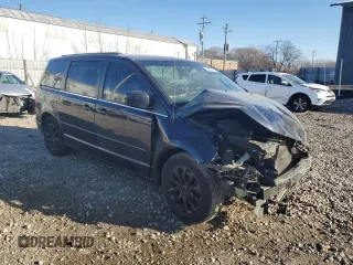 2014 Volkswagen Routan SE with VIN 2C4RVABG1ER134831, listed as a Copart auction lot 84247044 with 111,982 mi miles and Non repairable. Bid and sale history available at DreamBid. Image 4.