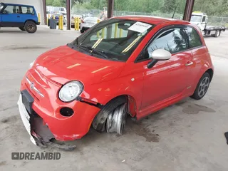 2017 FIAT 500e z VIN 3C3CFFGE2HT546074, wystawiony jako IAAI lot #42269995 z przebiegiem 42 782 mil mil oraz . Historia ofert i sprzedaży dostępna na DreamBid. Obrazek 2.