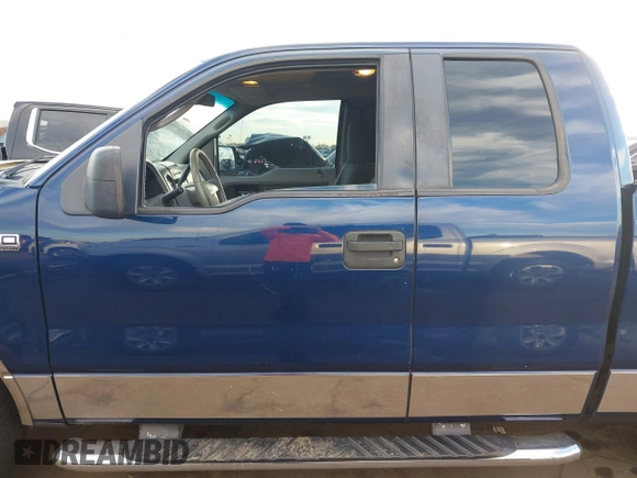 2007 Ford F-150 XLT z VIN 1FTPX14V27FB70552, wystawiony jako IAAI lot #41492410 z przebiegiem 247 114 mil mil oraz . Historia ofert i sprzedaży dostępna na DreamBid. Obrazek 14.