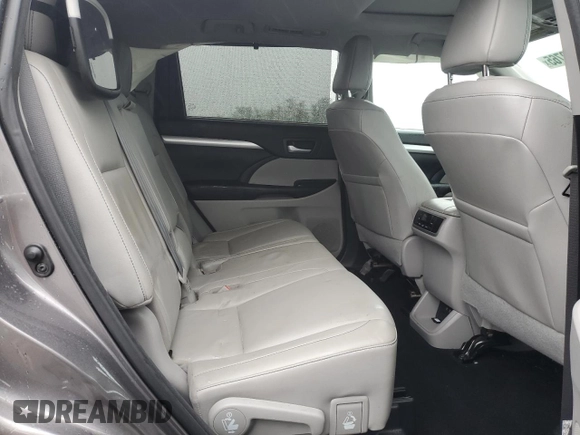 2017 Toyota Highlander XLE z VIN 5TDJZRFH0HS473742, wystawiony jako Copart lot #57229765 z przebiegiem 81 014 mil mil oraz Szkoda całkowita • Salvage title. Historia ofert i sprzedaży dostępna na DreamBid. Obrazek 10.