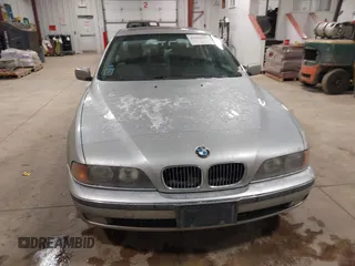 1998 BMW 5 Series 540i z VIN WBADE6320WBW62822, wystawiony jako IAAI lot #41534351 z przebiegiem 228 570 mil mil oraz . Historia ofert i sprzedaży dostępna na DreamBid. Obrazek 6.