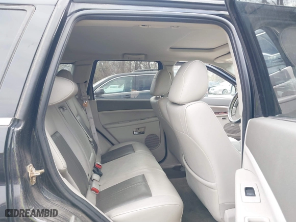 2007 Jeep Grand Cherokee Limited with VIN 1J8HR58277C634743, listed as a IAAI auction lot 41886012 with 197,209 mi miles. Bid and sale history available at carsss.com. Image 8.
