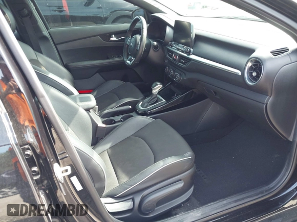 2021 Kia Forte GT-Line z VIN 3KPF34AD9ME326628, wystawiony jako IAAI lot #42675449 z przebiegiem 51 224 mil mil oraz . Historia ofert i sprzedaży dostępna na DreamBid. Obrazek 5.