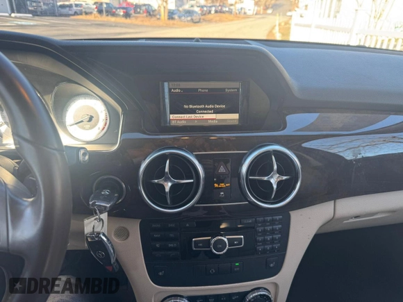 2013 Mercedes-Benz GLK GLK 350 with VIN WDCGG8JB0DF983820, listed as a Copart auction lot 88170915 with 140,918 mi miles and Clean Title. Bid and sale history available at carsss.com. Image 9.