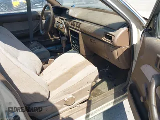 1987 Toyota Camry z VIN JT2SV21EXH3130273, wystawiony jako IAAI lot #42472806 z przebiegiem 124 958 mil mil oraz . Historia ofert i sprzedaży dostępna na DreamBid. Obrazek 5.
