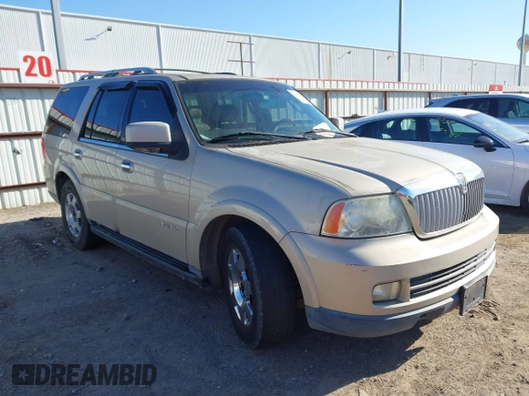 2005 Lincoln Navigator Luxury with VIN 5LMFU28555LJ01074, listed as a IAAI auction lot 41755441 with 187,527 mi miles. Bid and sale history available at carsss.com. Image 1.