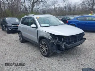 2014 Volkswagen Tiguan SE z VIN WVGAV3AX5EW032722, wystawiony jako IAAI lot #41946714 z przebiegiem 75 433 mil mil oraz . Historia ofert i sprzedaży dostępna na DreamBid. Obrazek 1.