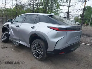 2024 Lexus RZ 450e Premium z VIN JTJAAAAB9RA025975, wystawiony jako IAAI lot #42122679 z przebiegiem Nie podano mil oraz . Historia ofert i sprzedaży dostępna na DreamBid. Obrazek 3.
