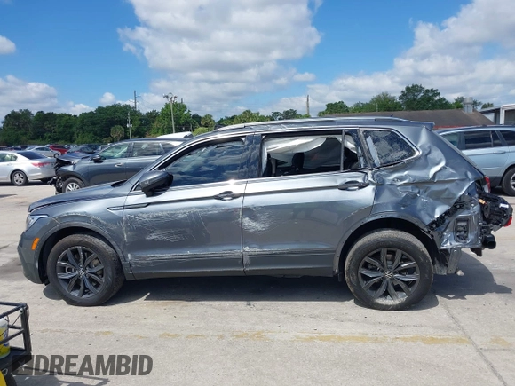 2023 Volkswagen Tiguan SE z VIN 3VVNB7AX5PM064693, wystawiony jako IAAI lot #42033011 z przebiegiem 38 220 mil mil oraz . Historia ofert i sprzedaży dostępna na DreamBid. Obrazek 14.