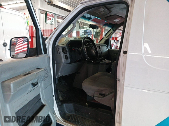 2013 Ford Econoline Cargo Commercial z VIN 1FTNE2EL2DDB26364, wystawiony jako IAAI lot #42854334 z przebiegiem 98 848 mil mil oraz . Historia ofert i sprzedaży dostępna na DreamBid. Obrazek 6.