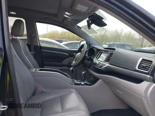 2017 Toyota Highlander Limited z VIN 5TDDZRFH5HS456593, wystawiony jako IAAI lot #42052388 z przebiegiem 181 293 mil mil oraz . Historia ofert i sprzedaży dostępna na DreamBid. Obrazek 5.