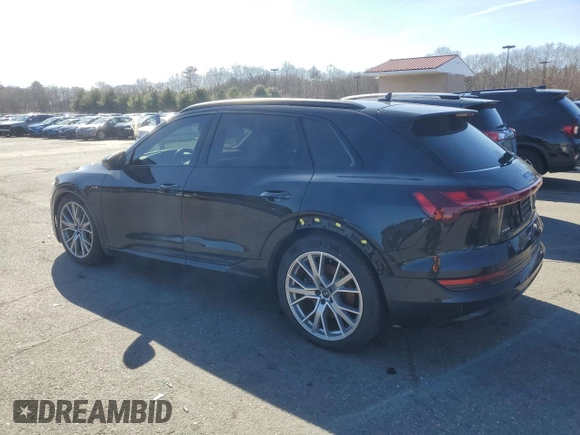 2021 Audi e-tron Prestige z VIN WA1VAAGE3MB020015, wystawiony jako Copart lot #48667165 z przebiegiem 55 428 mil mil oraz Szkody całkowita. Historia ofert i sprzedaży dostępna na DreamBid. Obrazek 2.