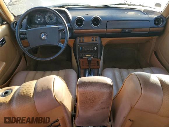 1983 Mercedes-Benz 300 D z VIN WDBAB33A8DB029422, wystawiony jako Copart lot #41494185 z przebiegiem 194 507 mil mil oraz Szkoda całkowita • Salvage title. Historia ofert i sprzedaży dostępna na DreamBid. Obrazek 8.