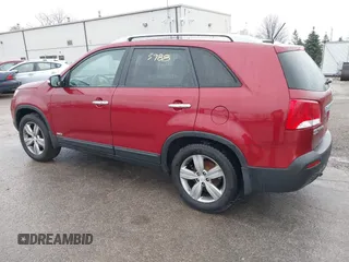 2013 Kia Sorento EX with VIN 5XYKUDA20DG311738, listed as a IAAI auction lot 41943988 with 165,820 mi miles. Bid and sale history available at carsss.com. Image 3.