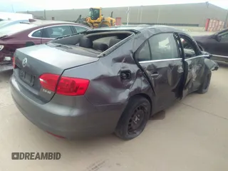 2013 Volkswagen Jetta SE with VIN 3VWDX7AJ9DM429361, listed as a IAAI auction lot 40386660 with Not provided miles and . Bid and sale history available at DreamBid. Image 4.
