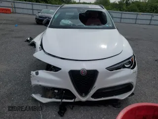 2021 Alfa Romeo Stelvio Ti z VIN ZASPAKBN5M7D10827, wystawiony jako Copart lot #58200015 z przebiegiem Nie podano mil oraz Szkoda całkowita • Salvage title. Historia ofert i sprzedaży dostępna na DreamBid. Obrazek 5.
