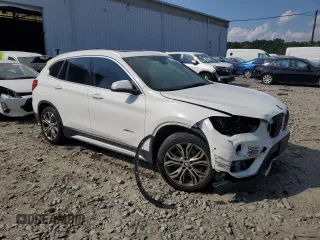 2017 BMW X1 xDrive28i z VIN WBXHT3C35H5F86099, wystawiony jako Copart lot #60196275 z przebiegiem 61 117 mil mil oraz Szkoda całkowita • Salvage title. Historia ofert i sprzedaży dostępna na DreamBid. Obrazek 4.