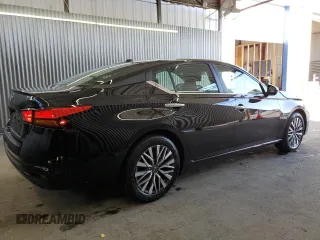 2025 Nissan Altima SV with VIN 1N4BL4DV9SN351630, listed as a Copart auction lot 54365375 with 6,098 mi miles and Clean Title. Bid and sale history available at DreamBid. Image 3.