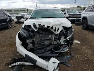 2019 Jeep Cherokee Latitude with VIN 1C4PJLCB3KD262553, listed as a Copart auction lot 58127155 with 70,236 mi miles and Salvage title. Bid and sale history available at DreamBid. Image 5.