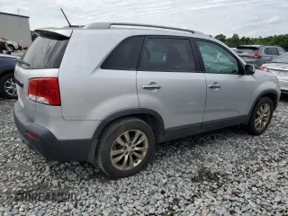 2011 Kia Sorento EX z VIN 5XYKU4A22BG043319, wystawiony jako Copart lot #55879115 z przebiegiem Nie podano mil oraz Czysty tytuł • Clean title. Historia ofert i sprzedaży dostępna na DreamBid. Obrazek 3.
