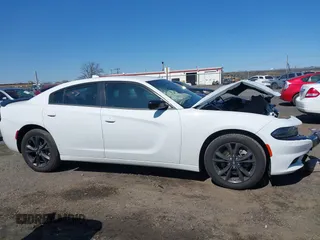 2023 Dodge Charger SXT z VIN 2C3CDXJG9PH636755, wystawiony jako IAAI lot #41996030 z przebiegiem 16 827 mil mil oraz . Historia ofert i sprzedaży dostępna na DreamBid. Obrazek 13.