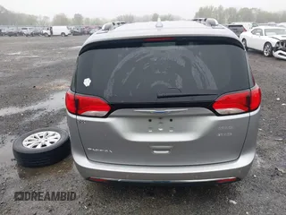2018 Chrysler Pacifica Touring L with VIN 2C4RC1BGXJR142295, listed as a IAAI auction lot 41952592 with 135,092 mi miles and . Bid and sale history available at DreamBid. Image 16.